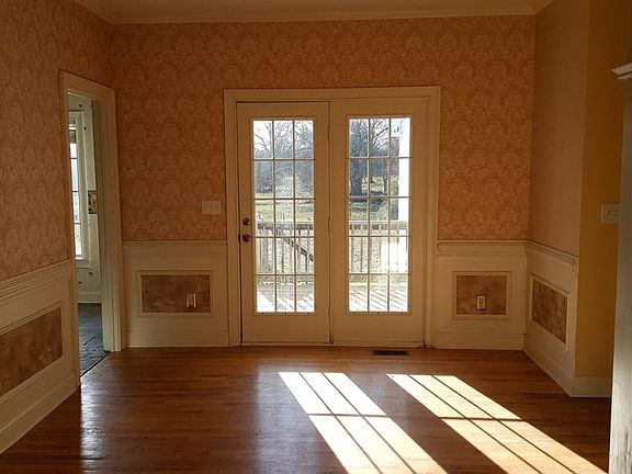 4th image of 102 Clegg Ct