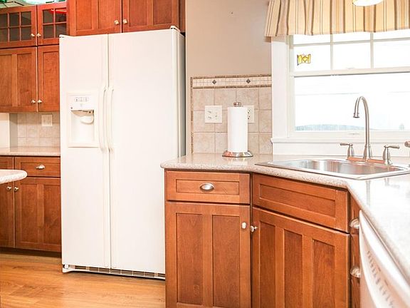 5th image of 107 Clayton St Unit A