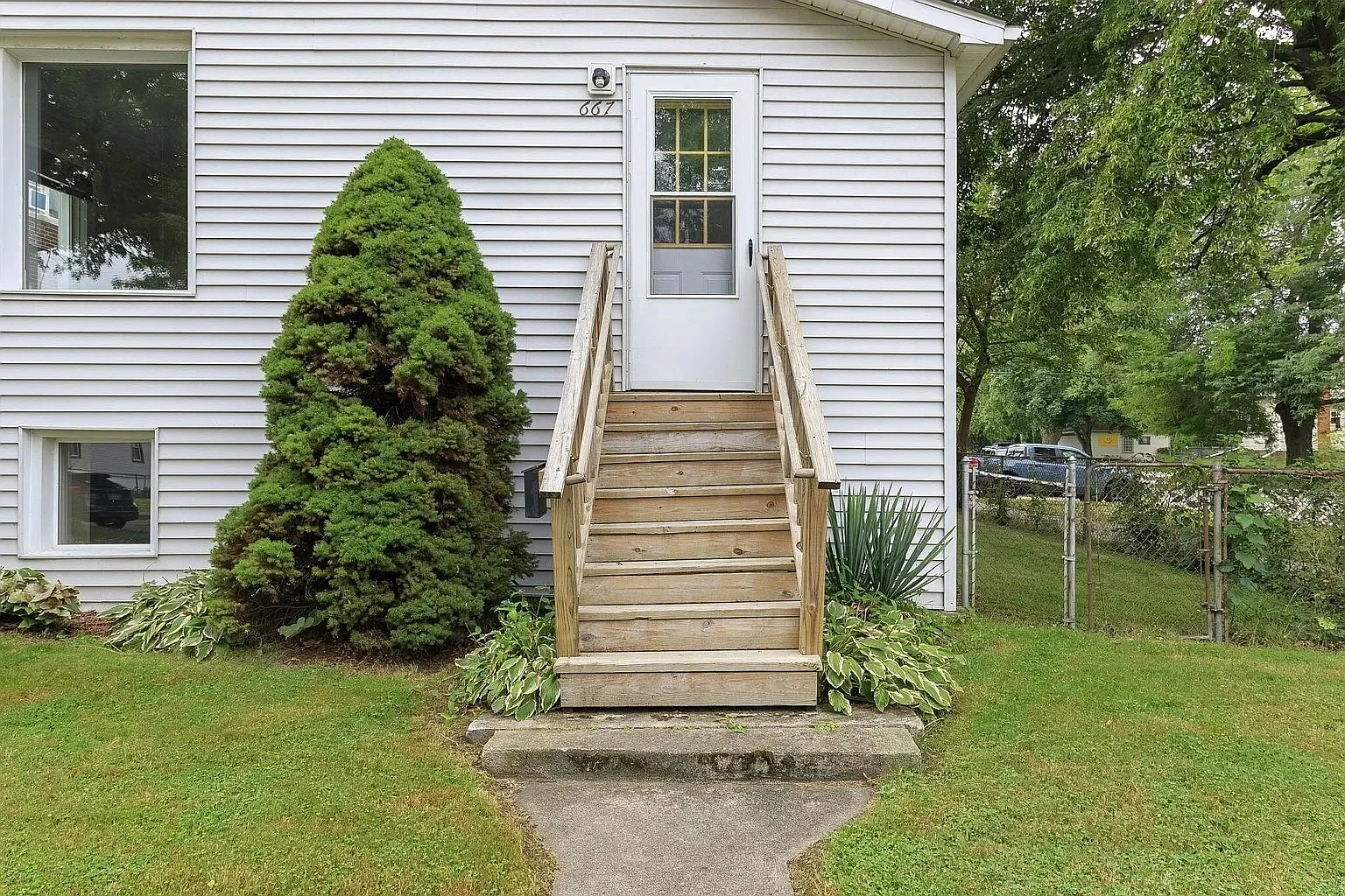 3 bed, 1000 sqft, $1,500 — Photo 2