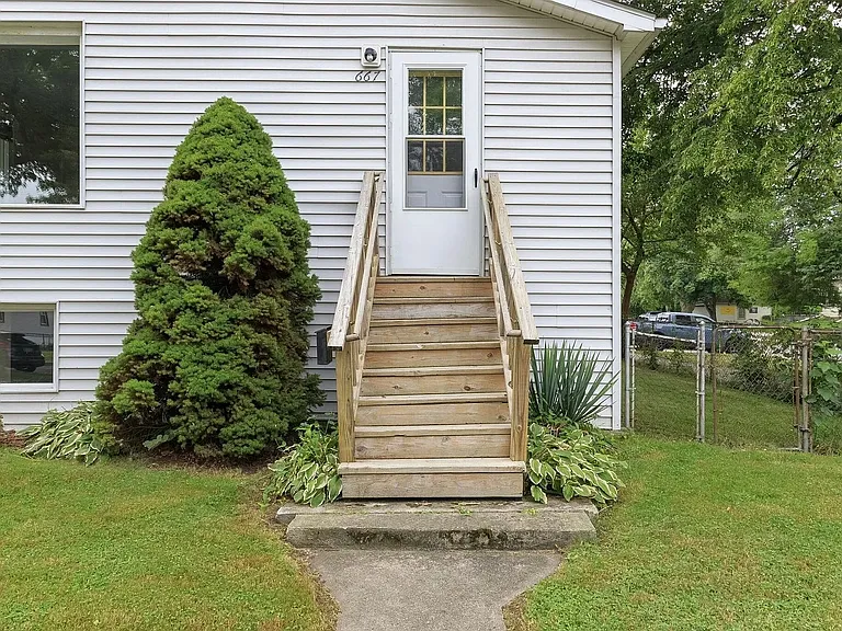 667 Pine St #1 — Photo 2