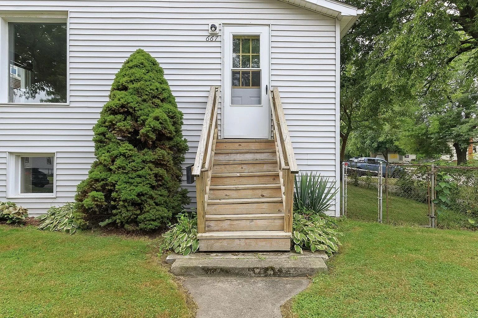 667 Pine St #1, photo 2