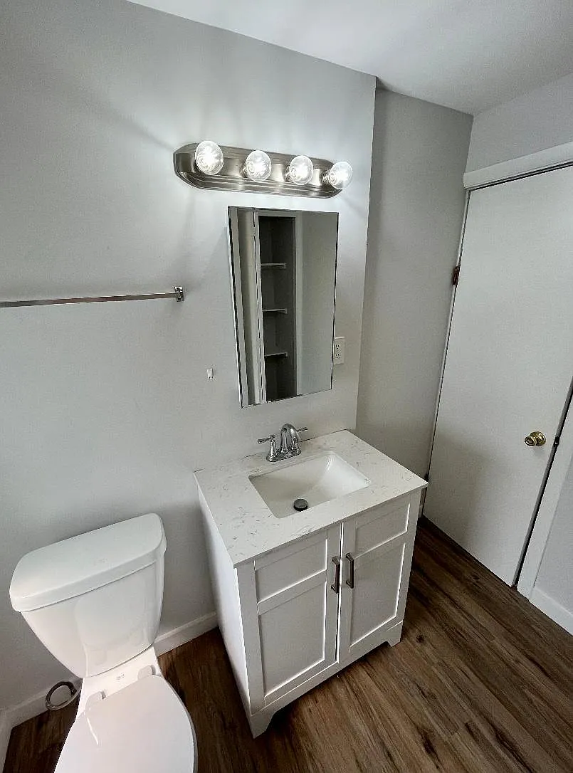 3 bed, 1100 sqft, $1,200 — Photo 2