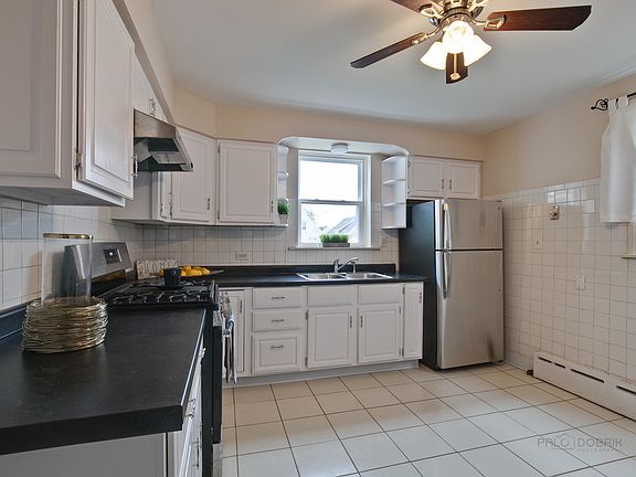 3rd image of 7924 S Christiana Ave