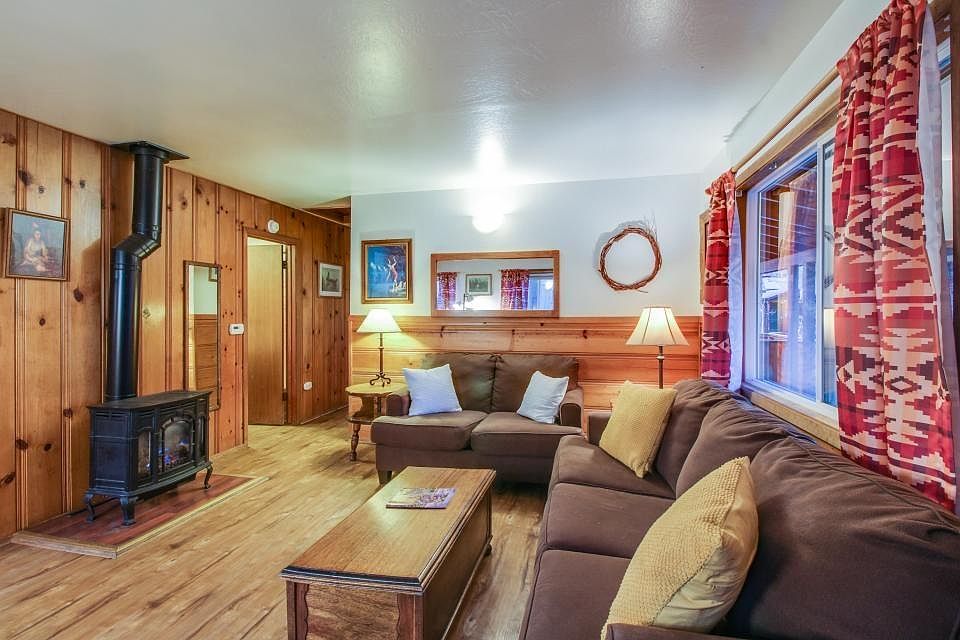 1st image of 3597 Spruce Ave