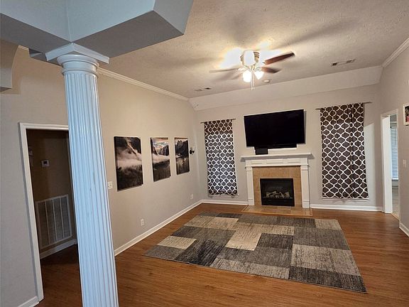 3rd image of 30 Autumn Springs Ct
