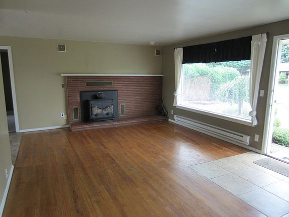 2nd image of 1901 Liberty Ln