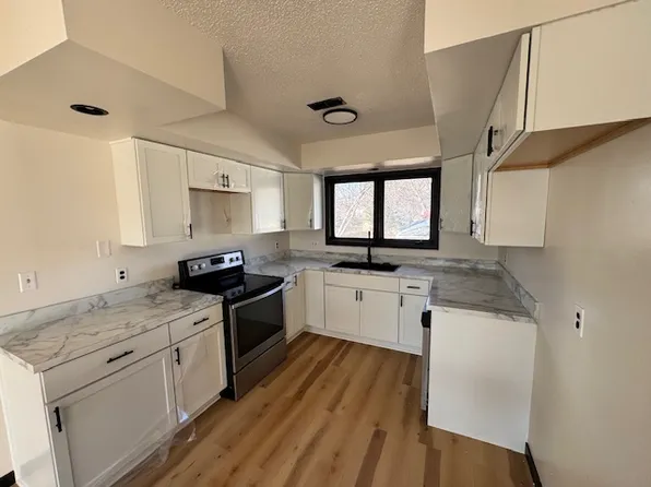 861 S 46th St #2, Lincoln, NE 68510