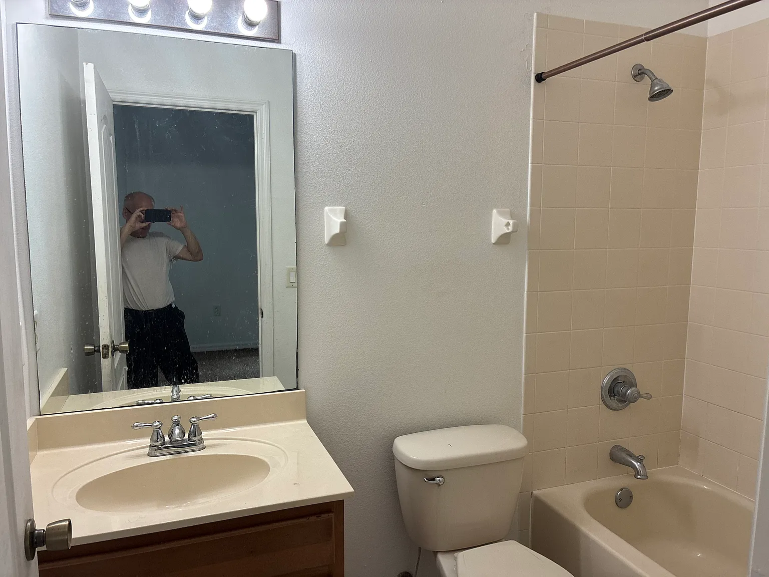 2 bed, 1076 sqft, $1,500 — Photo 2