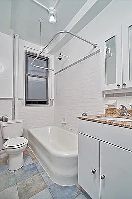 5th image of 135 E 50th St #8FF