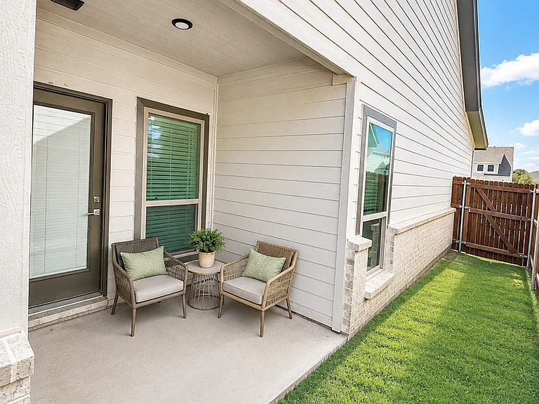 684 The Cottages Dr — Photo 8