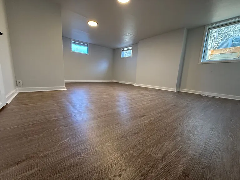 605 E Prospect Rd — Photo 12