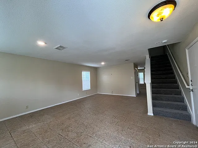 4 bed, 2.5 bath, 1734 sqft, $1,800 — Photo 4