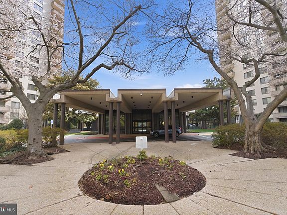 3rd image of 5225 Pooks Hill Rd APT 1323S