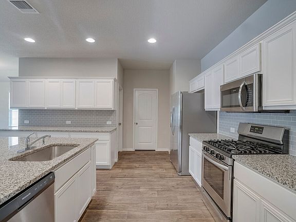 3rd image of 13804 Cantarra Dr