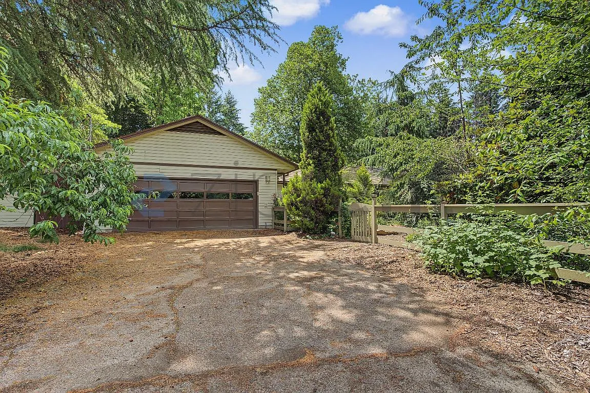 3 bed, 3.5 bath, 3100 sqft, $3,500 — Photo 2