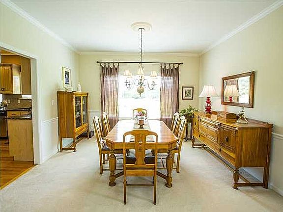 5th image of 120 Meadowstone Cir