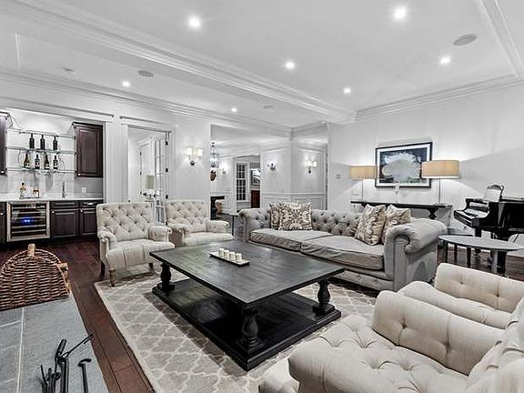 2nd image of 210 South St #6