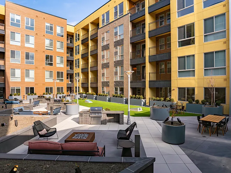 Cottonwood Highland Apartments Courtyard in Millcreek