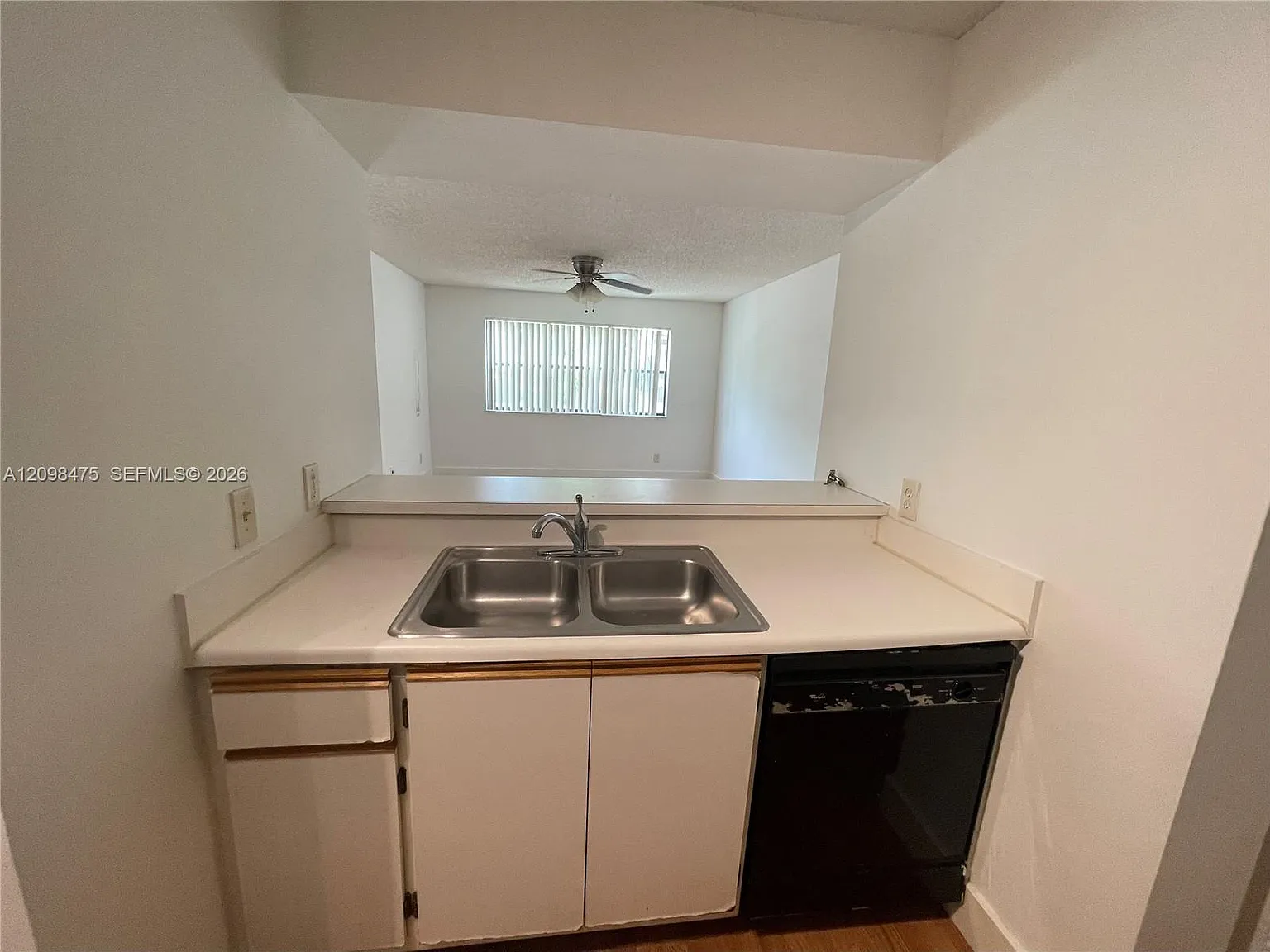 Hollywood Parc Condo — Photo 3