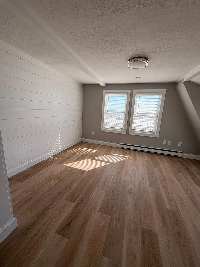 753 Ocean Boulevard — Photo 2
