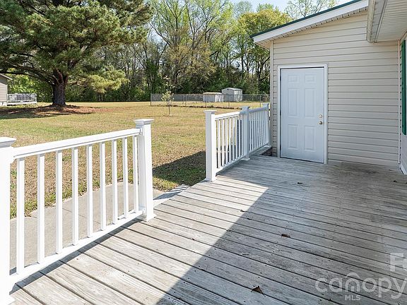 3rd image of 103 Bluebird Ct