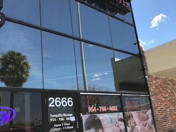 3rd image of 2674 E Oakland Park Blvd