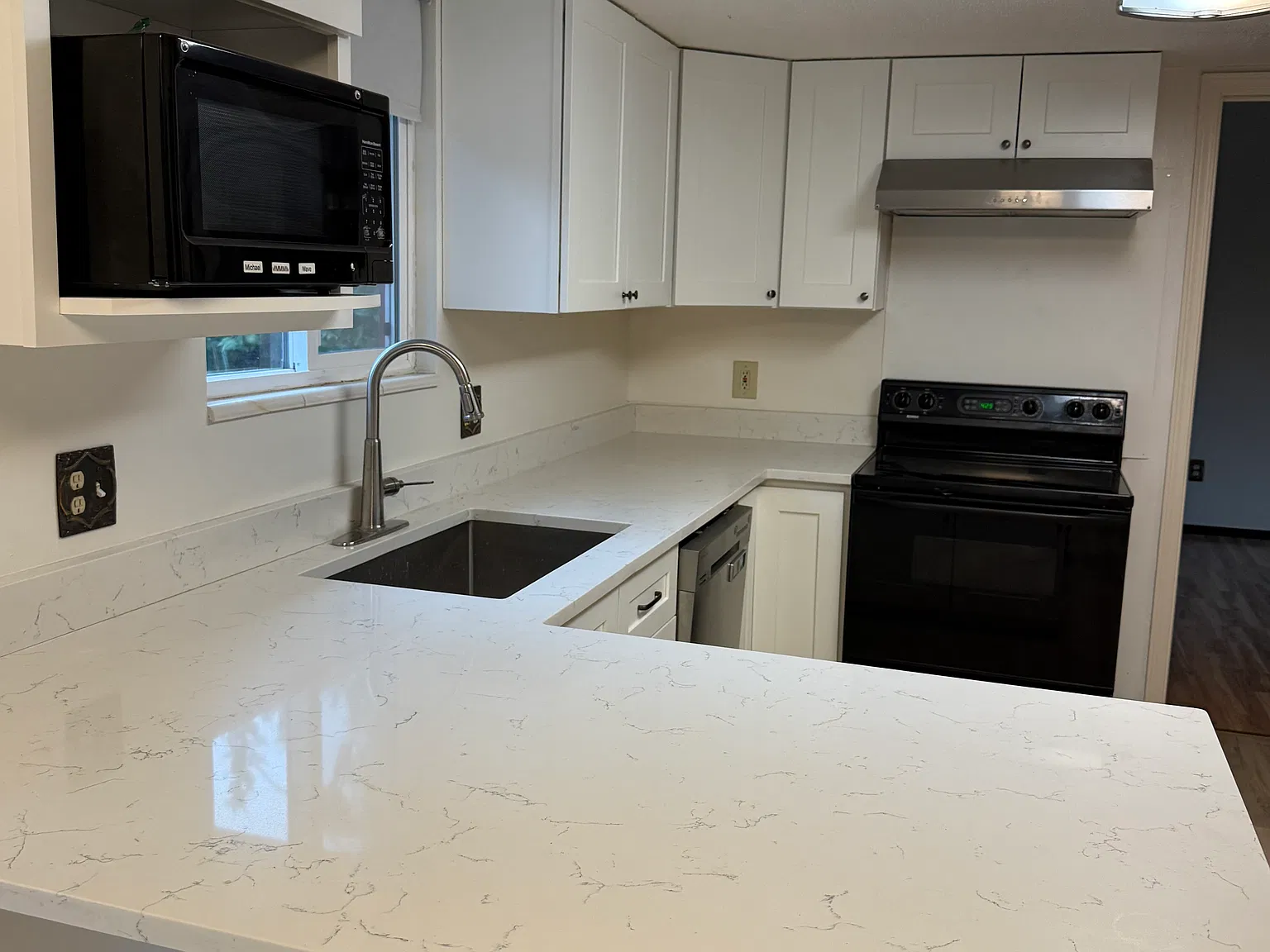 4 bed, 2700 sqft, $2,800 — Photo 3