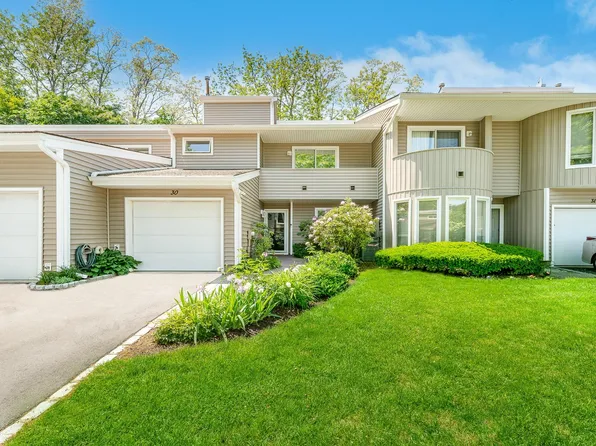 30 Kristin Lane, Hauppauge, NY 11788