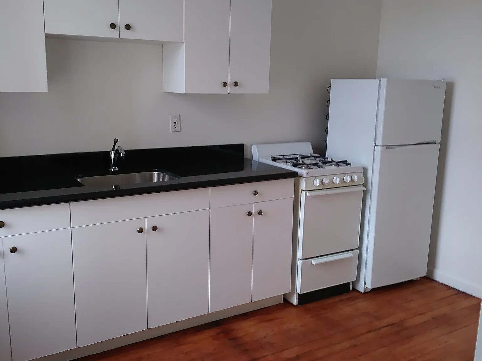 Studio, $2,500 — Photo 4