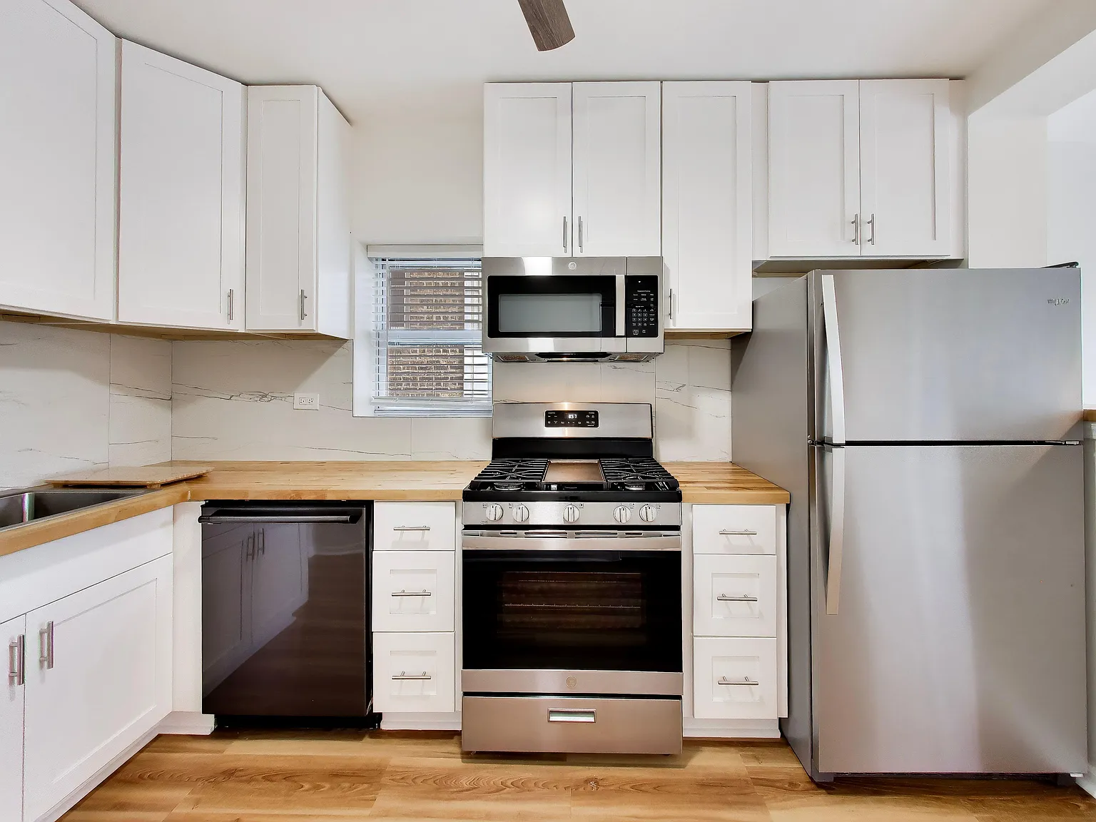 2 bed, 1400 sqft, $2,100 — Photo 2