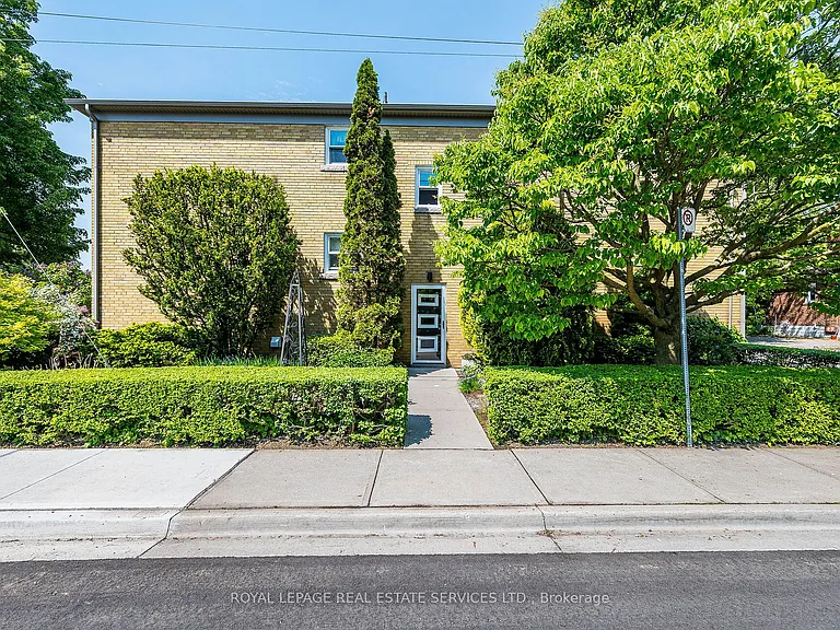 40 Emerald Cres #1 — Photo 3