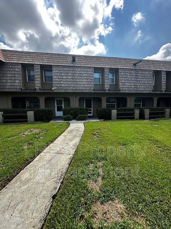 2 bed, 1.5 bath, 1200 sqft, $2,450 — Photo 1