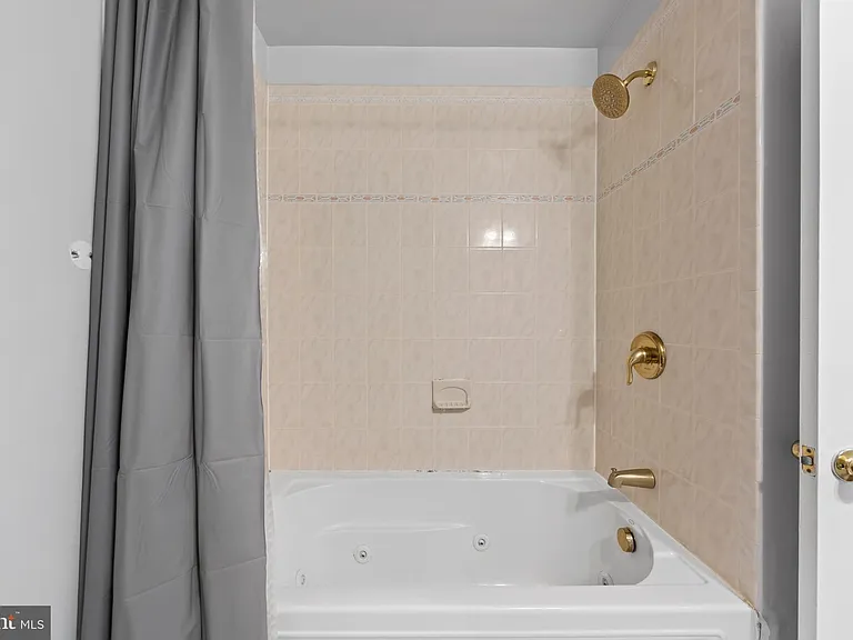 9808 47th Pl #302 — Photo 32