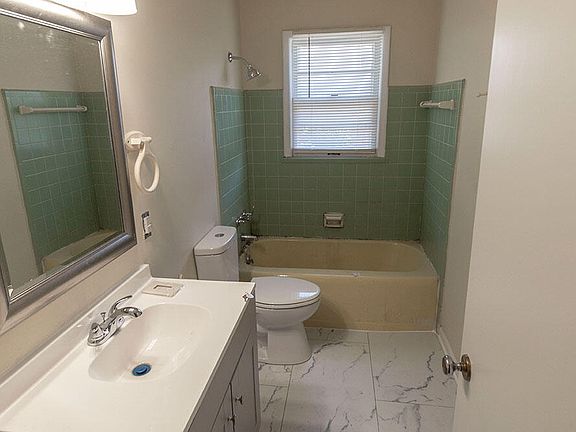 5th image of 1003 Hardin St
