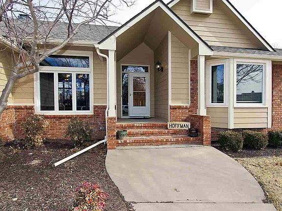 3rd image of 2346 N Vinegate Cir