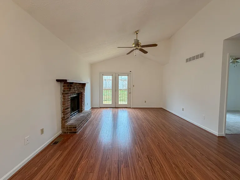 352 Chase Pl — Photo 5