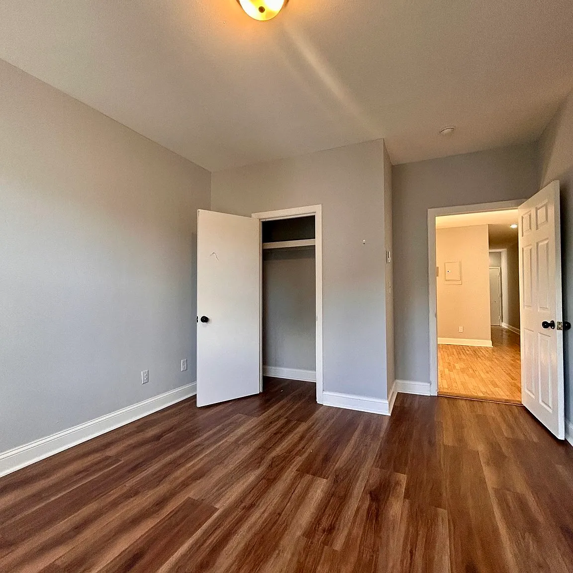3 bed, 1.0 bath, 900 sqft, $3,100 — Photo 4