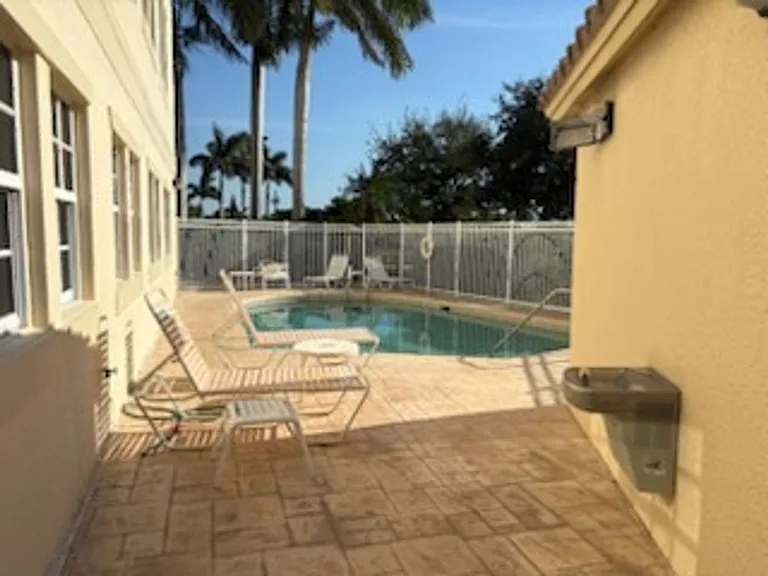 886 Park Ave #402 — Photo 9