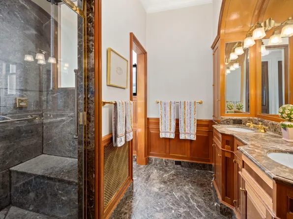 875 Park Avenue image 6 of 21