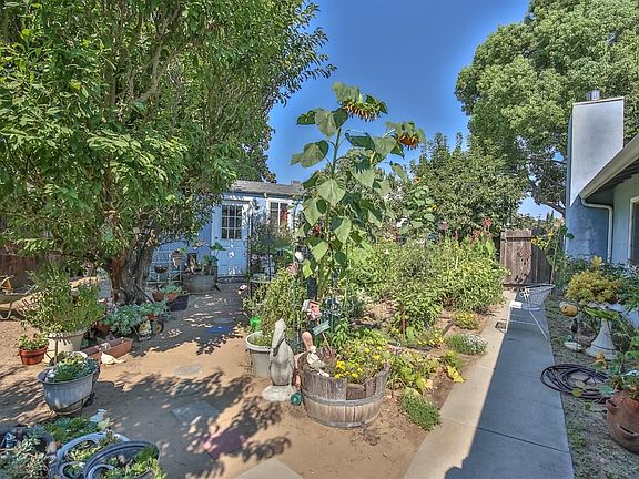 4th image of 724 Canterbury Way