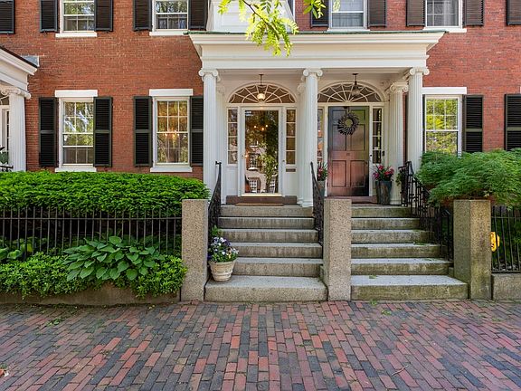 3rd image of 33 Chestnut St