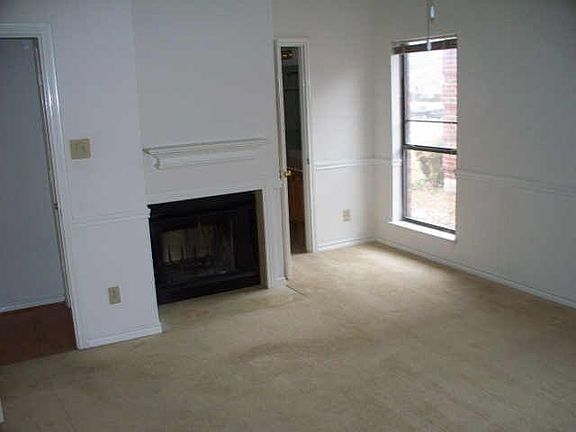 4th image of 904 Walters Dr