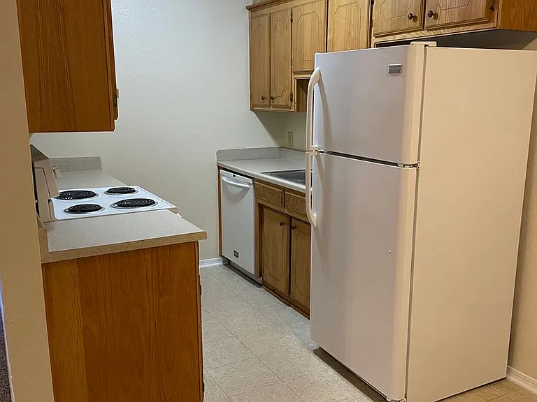 Country Grove Apartments — Photo 3