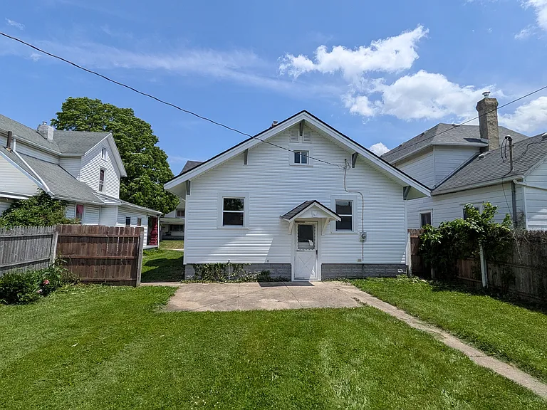 305 N Belmont Ave — Photo 2