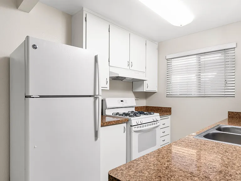 Menlo Pointe — Photo 19