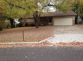 2281 E Nora St, Springfield, MO 65803