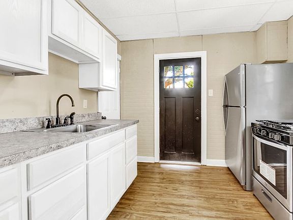 2nd image of 2418 Reel St