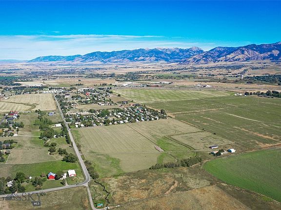 3rd image of 1196-1200 Hidden Valley Rd