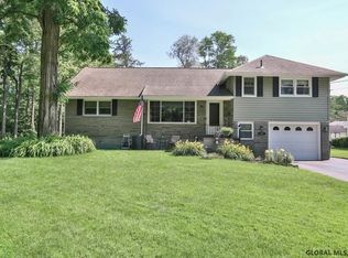 159 Boxwood Dr, Schenectady, NY 12303