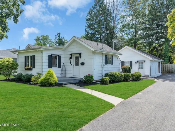 28 Hiawatha Avenue, Oceanport, NJ 07757